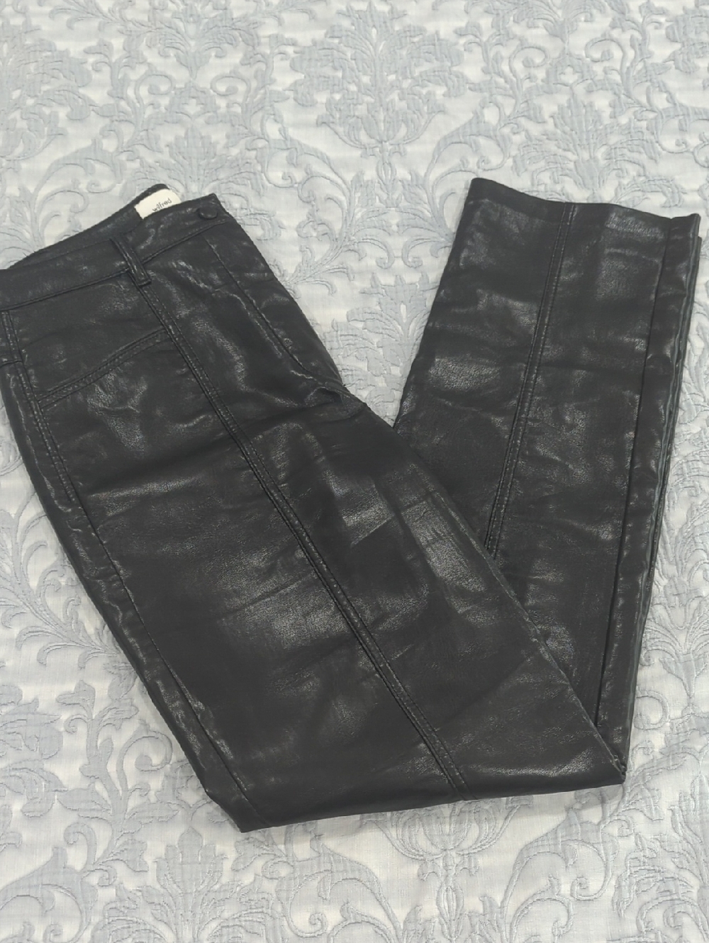 Aritzia Wilfred Black Skinny  Faux-Leather Rebel Pants Size 8